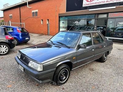 Usata Renault R9 54 CV (39 kW) 1988 Grigio Berlina