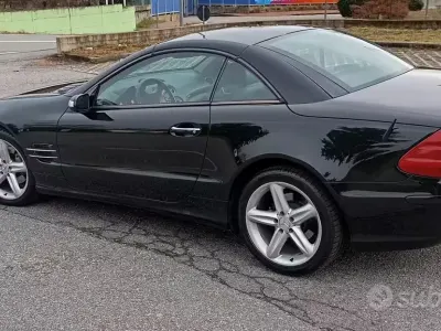 Usata Mercedes SL350 245 CV (180 kW) 2006 Nero Cabrio