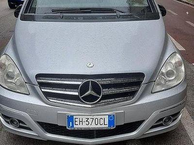 Usata Mercedes B180 116 CV (85 kW) 2011 Grigio Monovolume