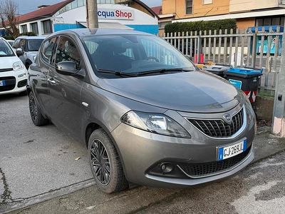 Usata Lancia Ypsilon Gold 69 CV (50 kW) 2022 Grigio Utilitaria