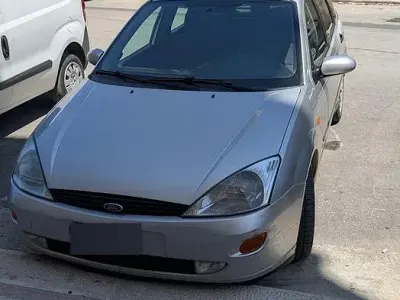 Usata Ford Focus 90 CV (66 kW) 2001 Grigio Berlina