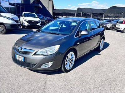 Usata Opel Astra Cosmo 110 CV (80 kW) 2011 Grigio Station wagon