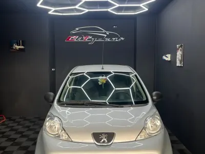 Usata Peugeot 107 68 CV (50 kW) 2011 Argento Utilitaria