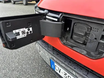 Usata Dacia Spring Extreme 47 kW (65 CV) 2024 Rosso Utilitaria