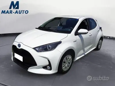 Usata Toyota Yaris Hybrid Business Edition 116 CV (85 kW) 2021 Bianco Berlina