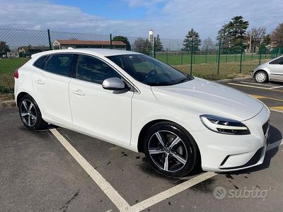 Usata Volvo V40 R-Design 120 CV (88 kW) 2017 Bianco Berlina
