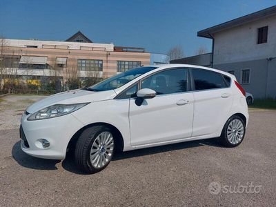 Usado Ford Fiesta 82 HP (60 kW) 2009 Branco Citadino