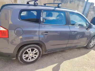 Usata Chevrolet Orlando 141 CV (103 kW) 2011 Grigio Monovolume