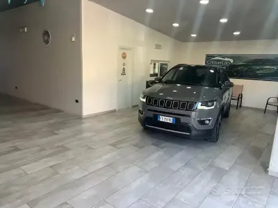 Käytetty Jeep Compass 140 HP (102 kW) 2019 Harmaa Katumaasturi