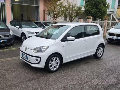 Begagnad VW up! 67 HK (49 kW) 2016 Vit Halvkombi