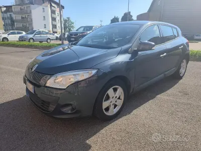 Usata Renault Mégane 110 CV (80 kW) 2011 Bluazzurro Berlina