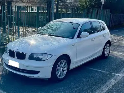 Usata BMW 116 122 CV (89 kW) 2010 Bianco Utilitaria
