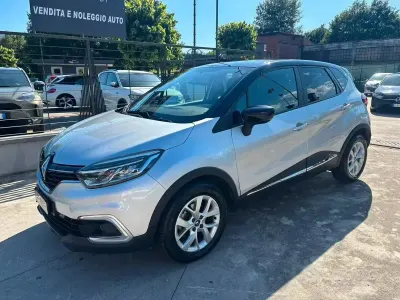 Usata Renault Captur 90 CV (66 kW) 2019 Grigio SUV