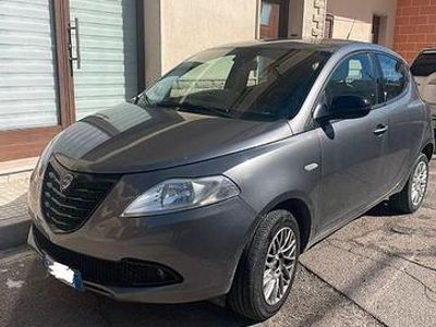 Usata Lancia Ypsilon 54 CV (39 kW) 2014 Grigio Utilitaria