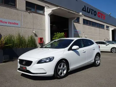 Usata Volvo V40 Kinetic 114 CV (83 kW) 2014 Bianco Berlina