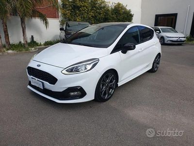 Begagnad Ford Fiesta ST-Line 125 HK (91 kW) 2018 Vit Sedan