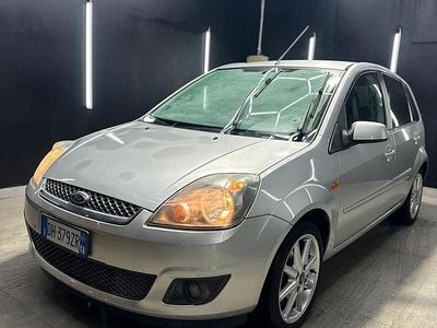 Usata 2007 Ford Fiesta Berlina | 2900 € (Buon prezzo)