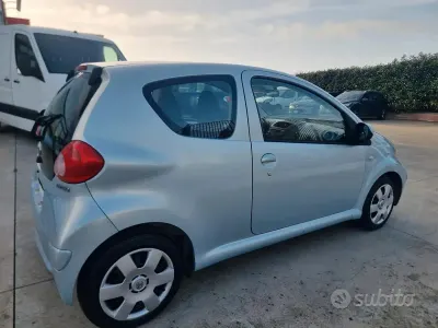 Brugt Toyota Aygo 68 HK (50 kW) 2008 Grå Hatchback