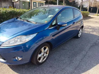 Usata Ford Fiesta Titanium 90 CV (66 kW) 2010 Blu/azzurro Berlina