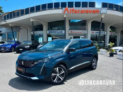 Usado Peugeot 5008 Allure 131 CV (96 kW) 2023 Azul SUV