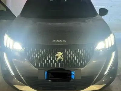 Usata Peugeot 2008 GT-line 131 CV (96 kW) 2021 Grigio SUV