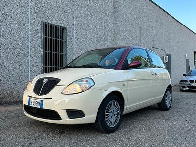 Usata Lancia Ypsilon 80 CV (58 kW) 2004 Bianco Utilitaria
