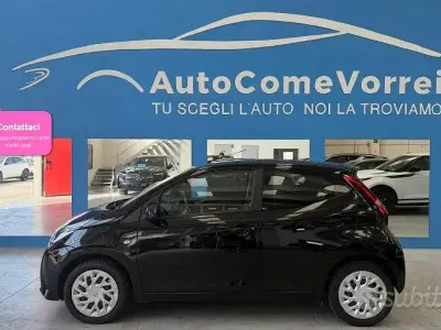 Usata Toyota Aygo Connect Style 72 CV (52 kW) 2021 Nero Utilitaria