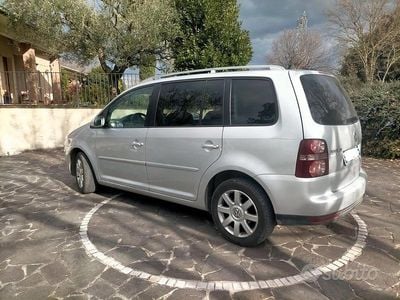 Usata VW Touran 105 CV (77 kW) 2009 Grigio Monovolume