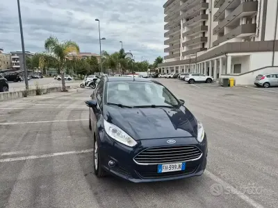 Usata Ford Fiesta Titanium 95 CV (69 kW) 2016 Blu Utilitaria