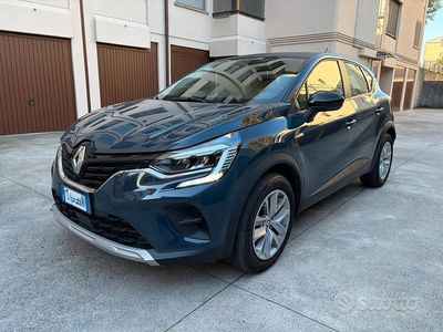 Grigio Usata 2022 Renault Captur Zen SUV | 16.500 € (Buon prezzo)