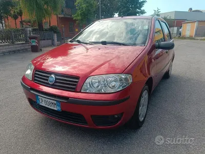Usata Fiat Punto 60 CV (44 kW) 2004 Rosso Utilitaria