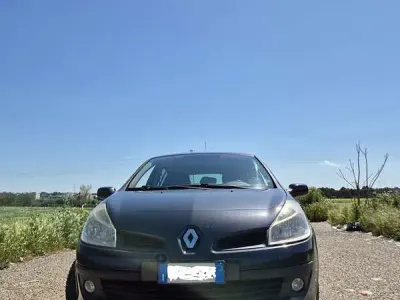 Usata Renault Clio II LE 86 CV (63 kW) 2007 Grigio Berlina