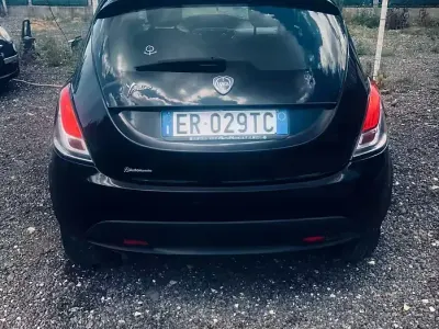 Usata Lancia Ypsilon 95 CV (69 kW) 2013 Nero Utilitaria