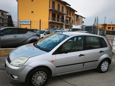 Usata Ford Fiesta Ghia 68 CV (50 kW) 2003 Grigio Utilitaria