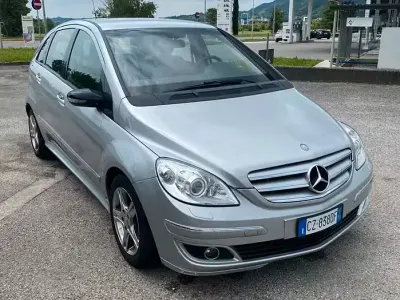 Usata Mercedes 180 109 CV (80 kW) 2006 Grigio Berlina