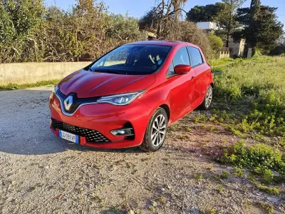 Usado Renault Zoe Intens 50 kW (69 CV) 2021 Rojo Utilitario