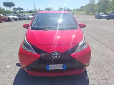 Second-hand Toyota Aygo X-play 69 CP (50 kW) 2014 Roșu Hatchback