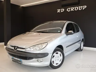 Usata Peugeot 206 68 CV (50 kW) 2004 Grigio Berlina