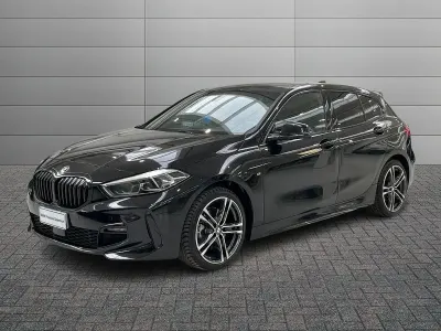 Begagnad BMW 118 M Sport 150 HK (110 kW) 2023 Svart Halvkombi