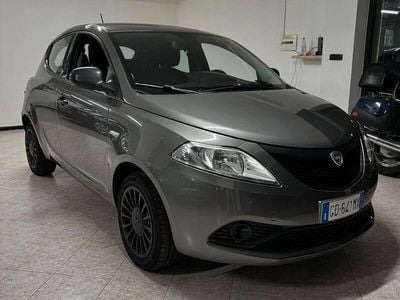 Usata Lancia Ypsilon Gold 69 CV (50 kW) 2021 Grigio Utilitaria