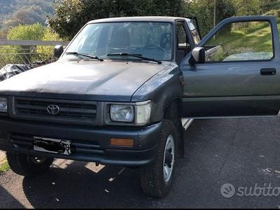 Begagnad Toyota HiLux 97 HK (71 kW) 1993 Grå Pickup