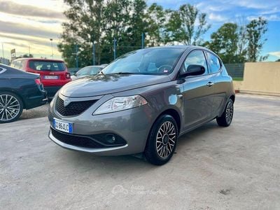 Usata Lancia Ypsilon 69 CV (50 kW) 2021 Gray Utilitaria