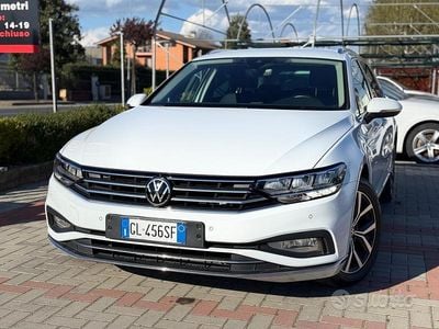 Usata VW Passat Executive 150 CV (110 kW) 2022 Bianco Station wagon
