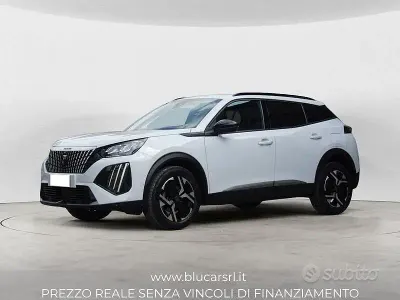 Usata Peugeot 2008 Allure 102 CV (75 kW) 2023 Bianco SUV