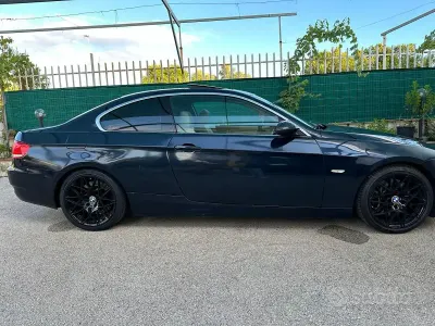 Begagnad BMW 330 231 HK (169 kW) 2006 Blå Sportkupé