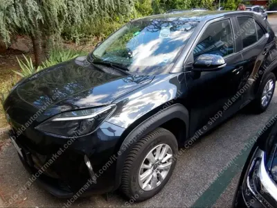 Usata Toyota Yaris Cross Business Edition 92 CV (67 kW) 2022 Black metal SUV