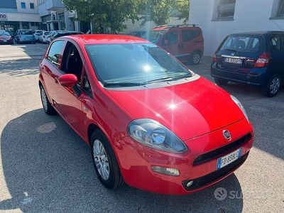 Usata Fiat Punto Lounge 69 CV (50 kW) 2016 Rosso Utilitaria