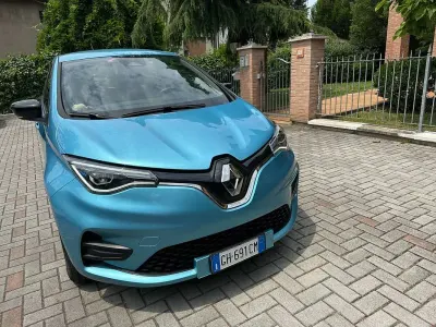 Usata Renault Zoe Zen 50 kW (69 CV) 2022 Blu/azzurro Utilitaria