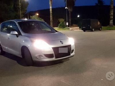 Usata Renault Scénic III 130 CV (95 kW) 2011 Grigio Monovolume