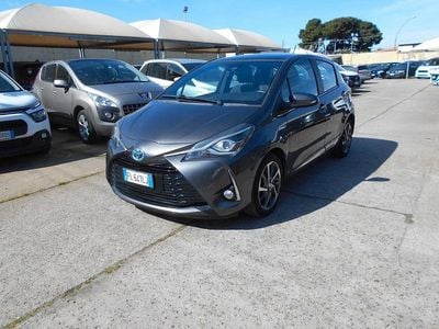 Usata Toyota Yaris Hybrid Business Edition 73 CV (53 kW) 2017 Grigio Berlina